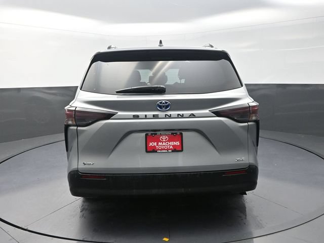 Used 2025 Toyota Sienna XLE FWD image 7