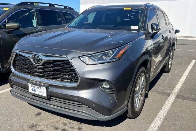 Used 2024 Toyota Highlander Limited AWD/4WD image 2