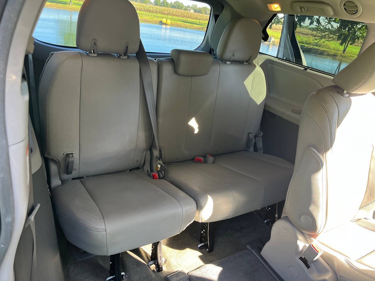 Used 2015 Toyota Sienna XLE Premium AWD/4WD image 7