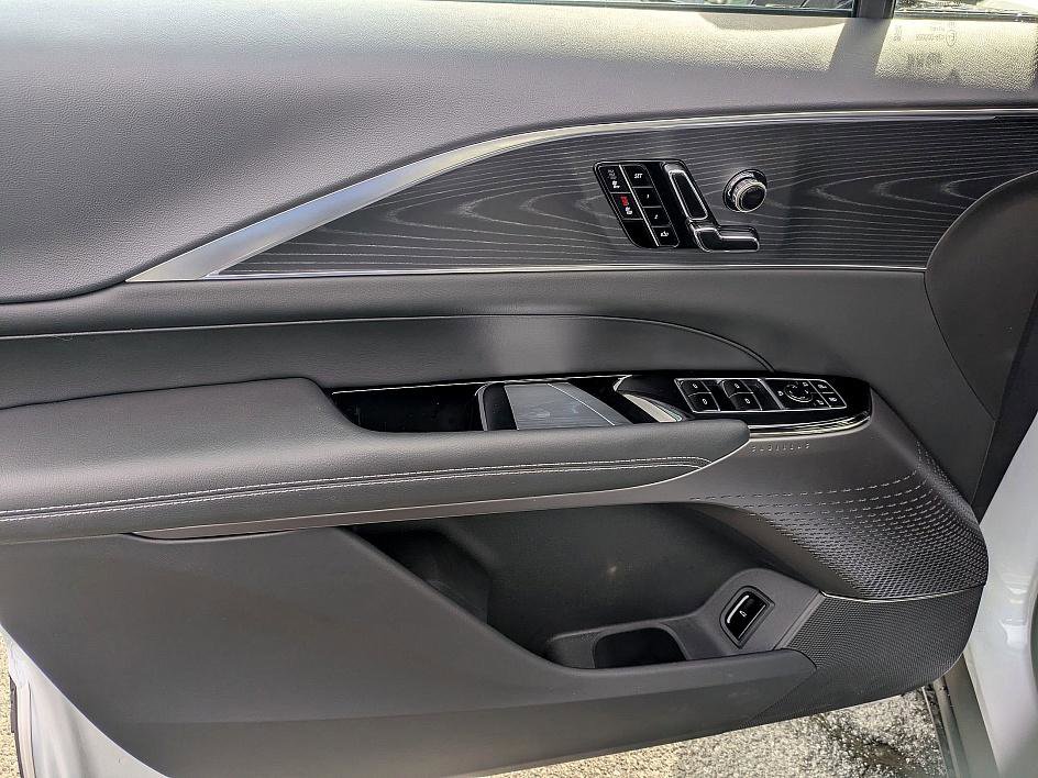 Certified 2025 Cadillac Lyriq Luxury image 13