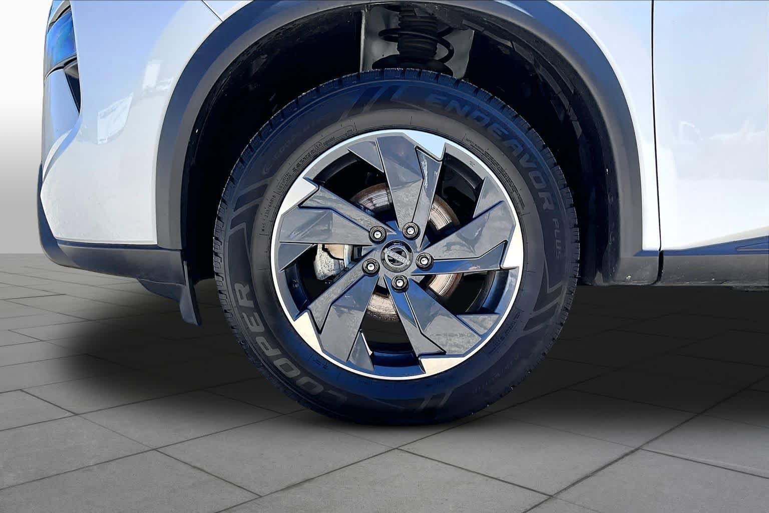 Used 2024 Nissan Rogue SV AWD/4WD image 11