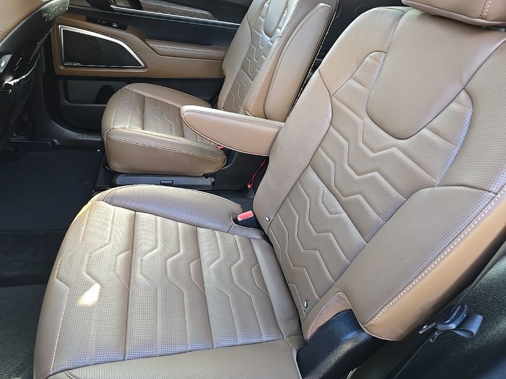 Used 2021 Kia Telluride SX w/ SX Prestige Package image 10