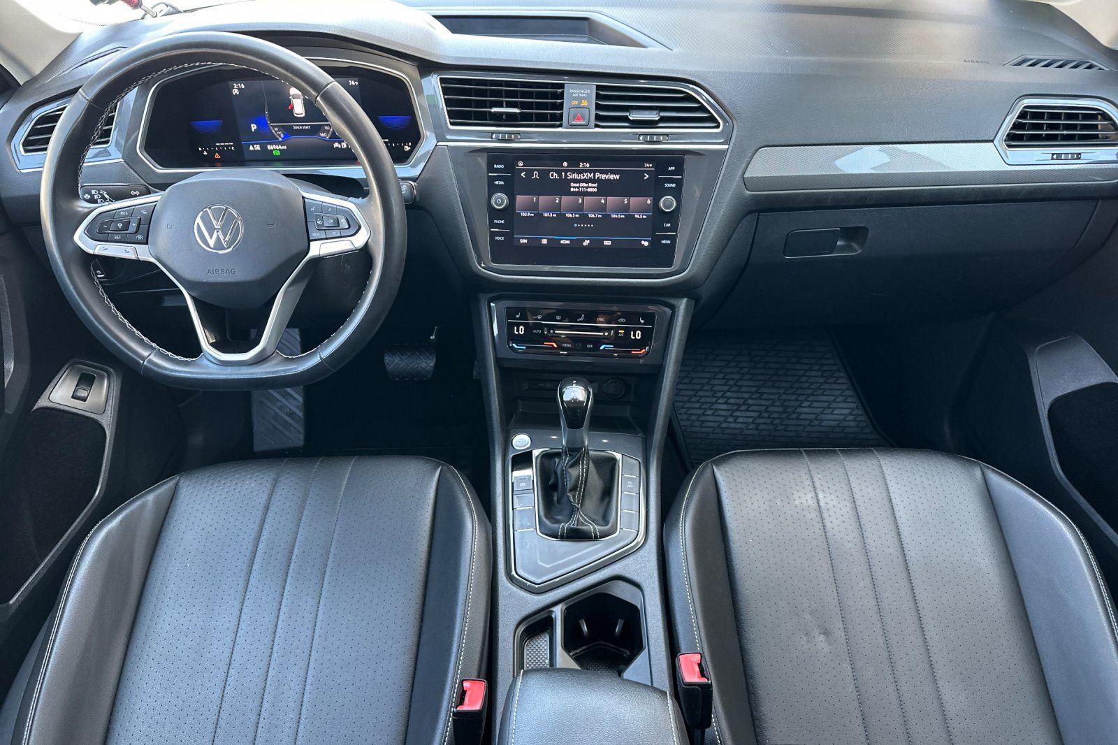 Used 2022 Volkswagen Tiguan SE w/ Panoramic Sunroof Package FWD image 13