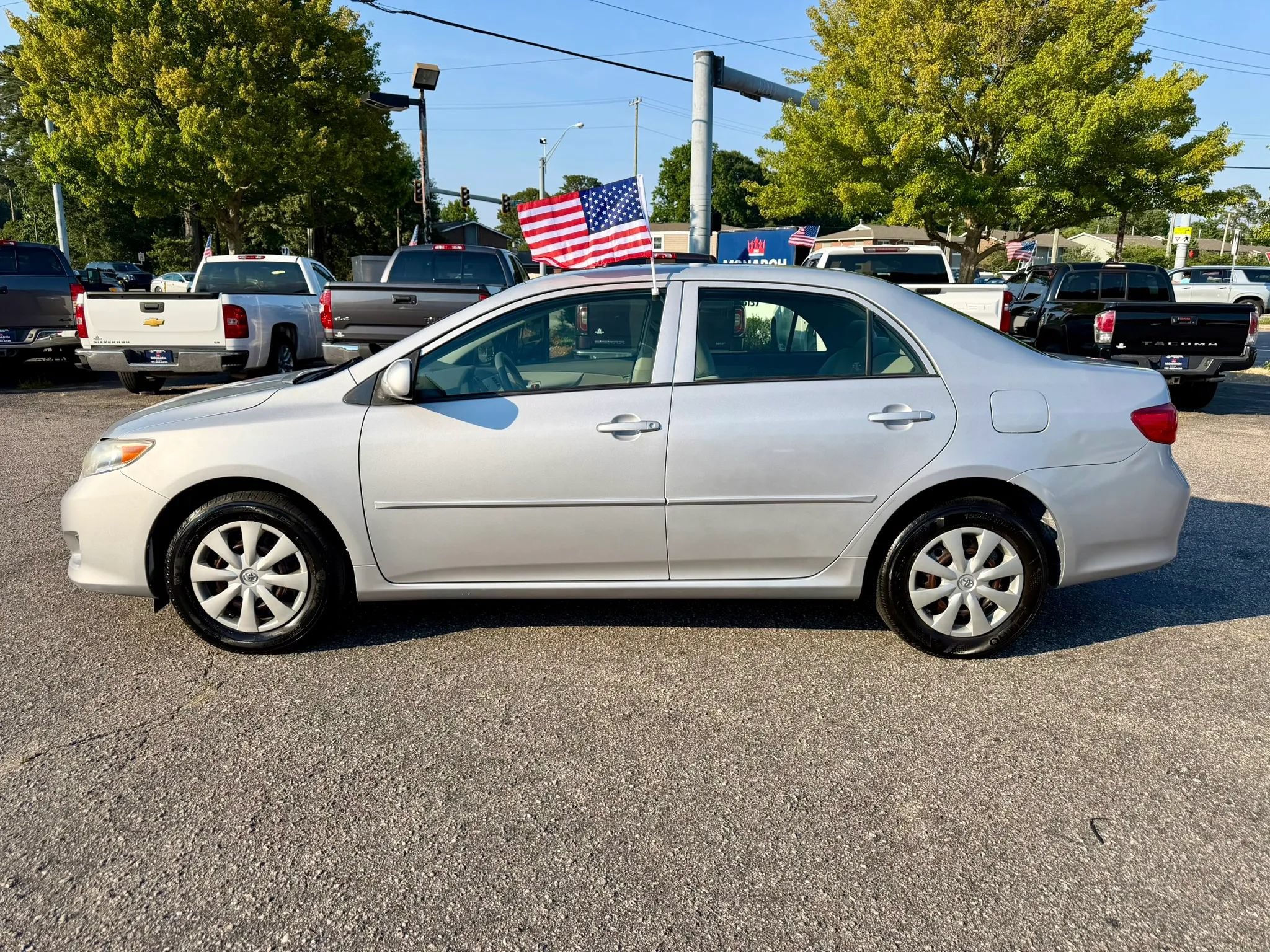 Used 2010 Toyota Corolla LE FWD image 2