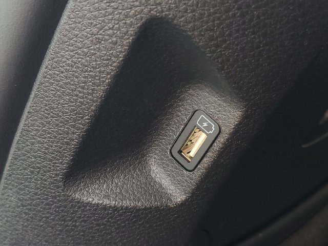 Used 2024 Kia Carnival EX FWD image 13