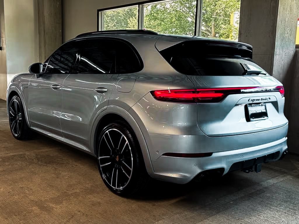 Used 2023 Porsche Cayenne Turbo S AWD/4WD image 3