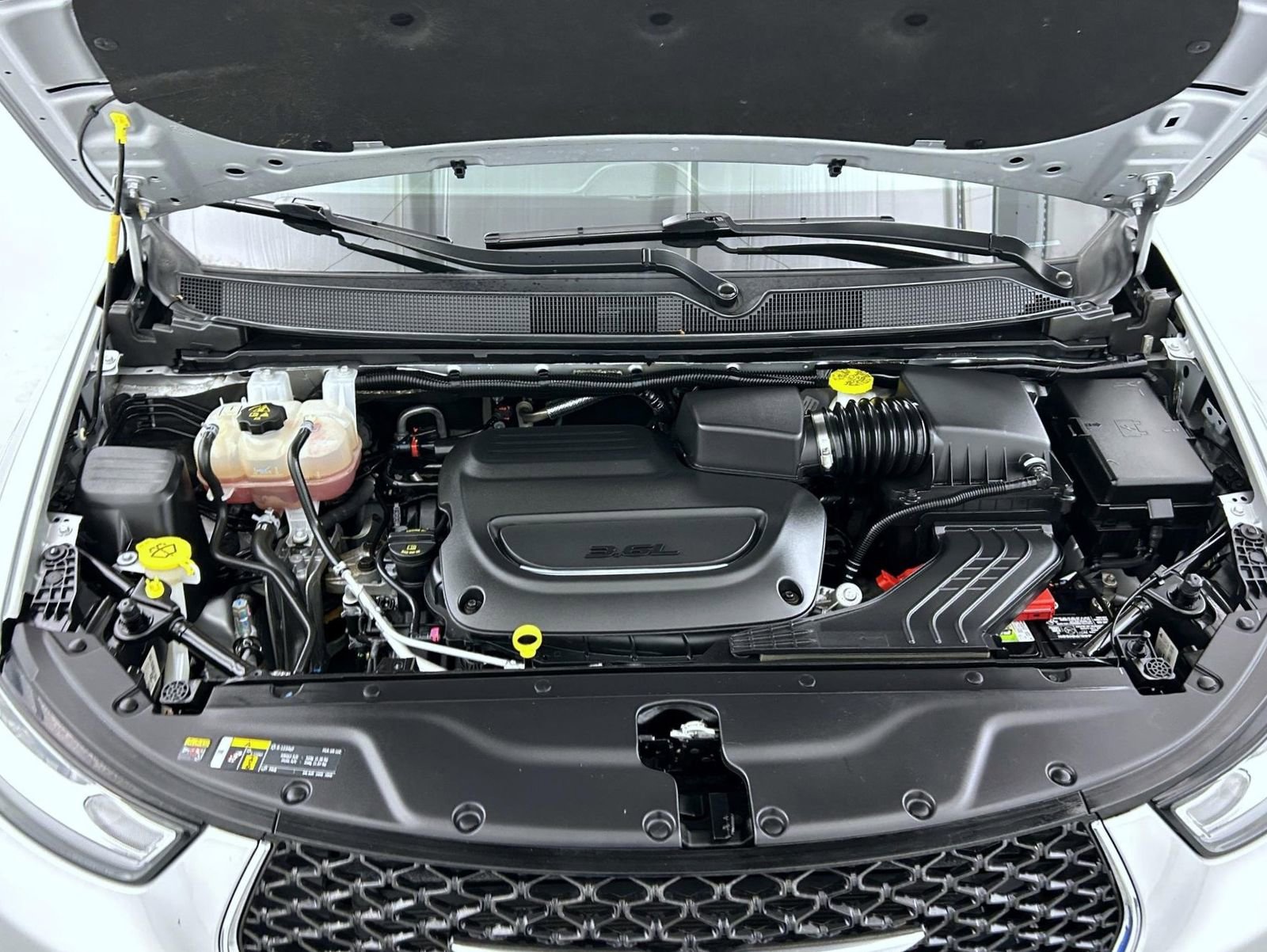 Used 2024 Chrysler Pacifica Limited image 24