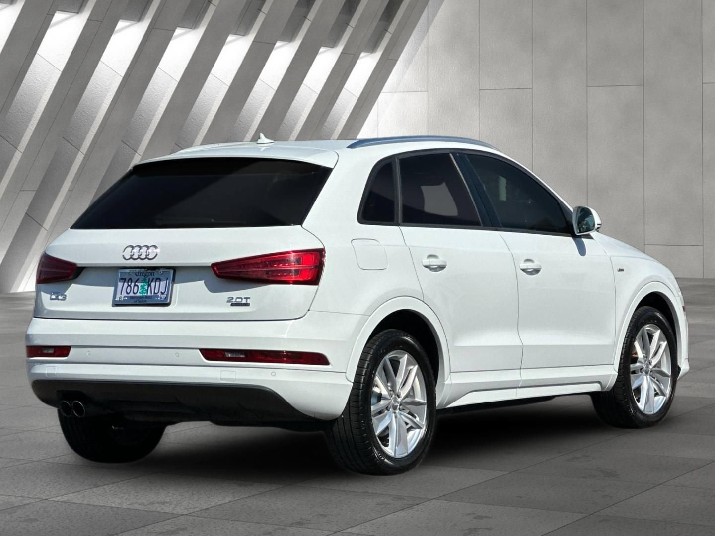 Used 2018 Audi Q3 2.0T Premium w/ Convenience Package AWD/4WD image 4