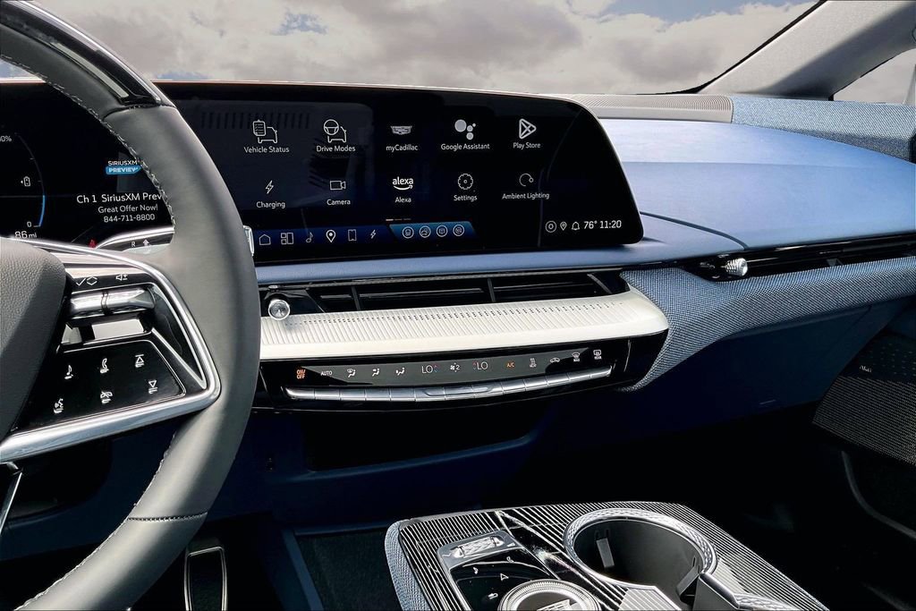 Certified 2025 Cadillac Optiq Luxury 2 w/ LPO, Floor Liner Package AWD/4WD image 9