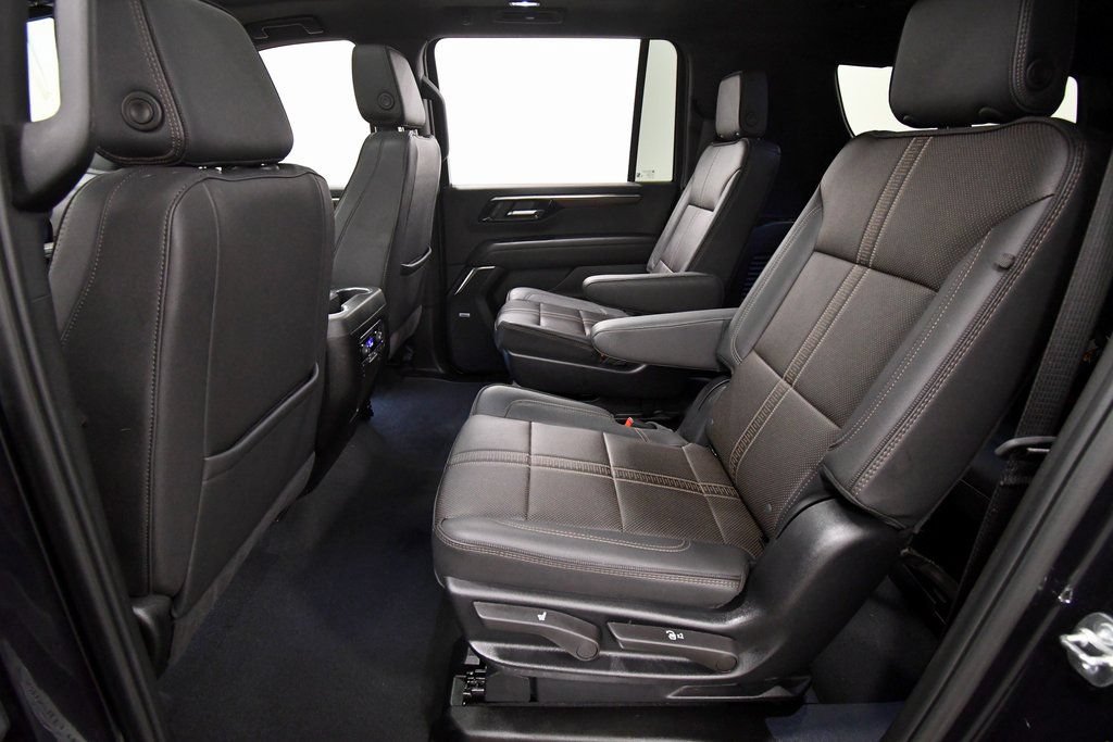 Used 2025 Chevrolet Suburban High Country w/ Sun And Tow Package AWD/4WD image 15
