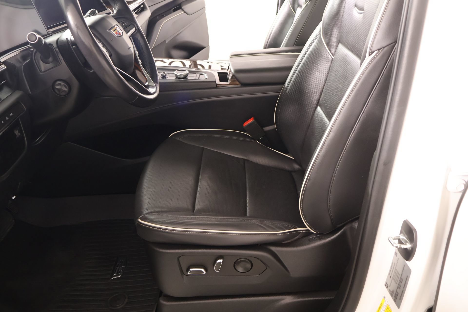 Used 2022 Cadillac Escalade Premium Luxury AWD/4WD image 12