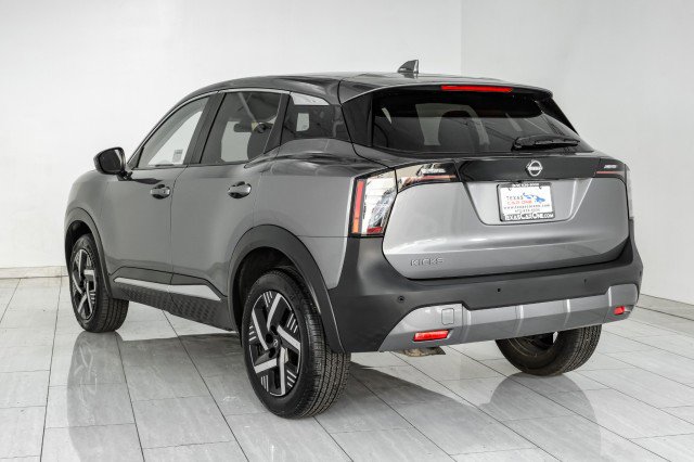 Used 2025 Nissan Kicks SV image 8