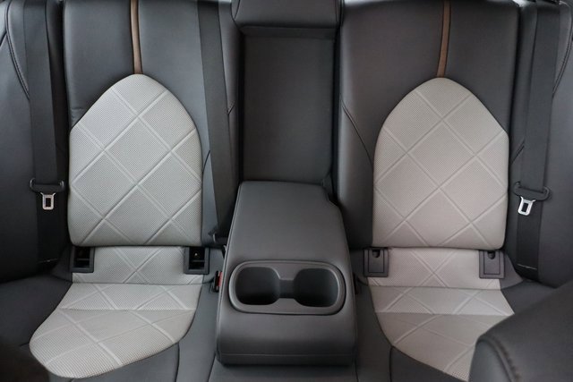 Used 2018 Toyota Camry XLE image 33