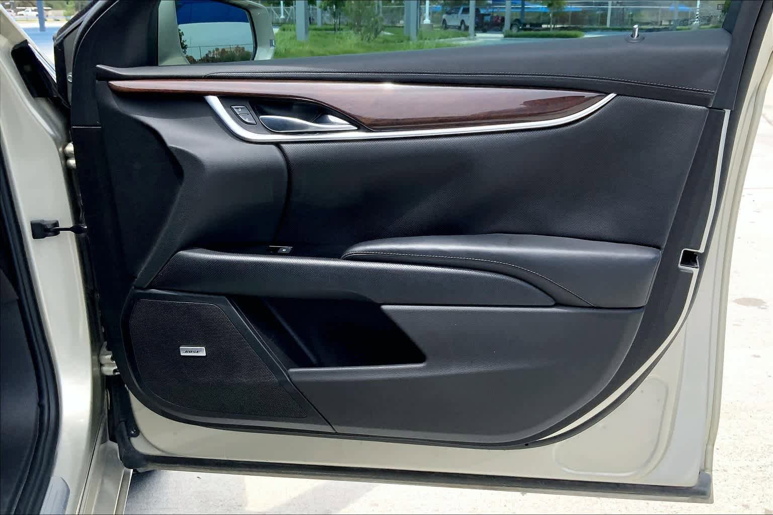 Used 2013 Cadillac XTS Luxury FWD image 23