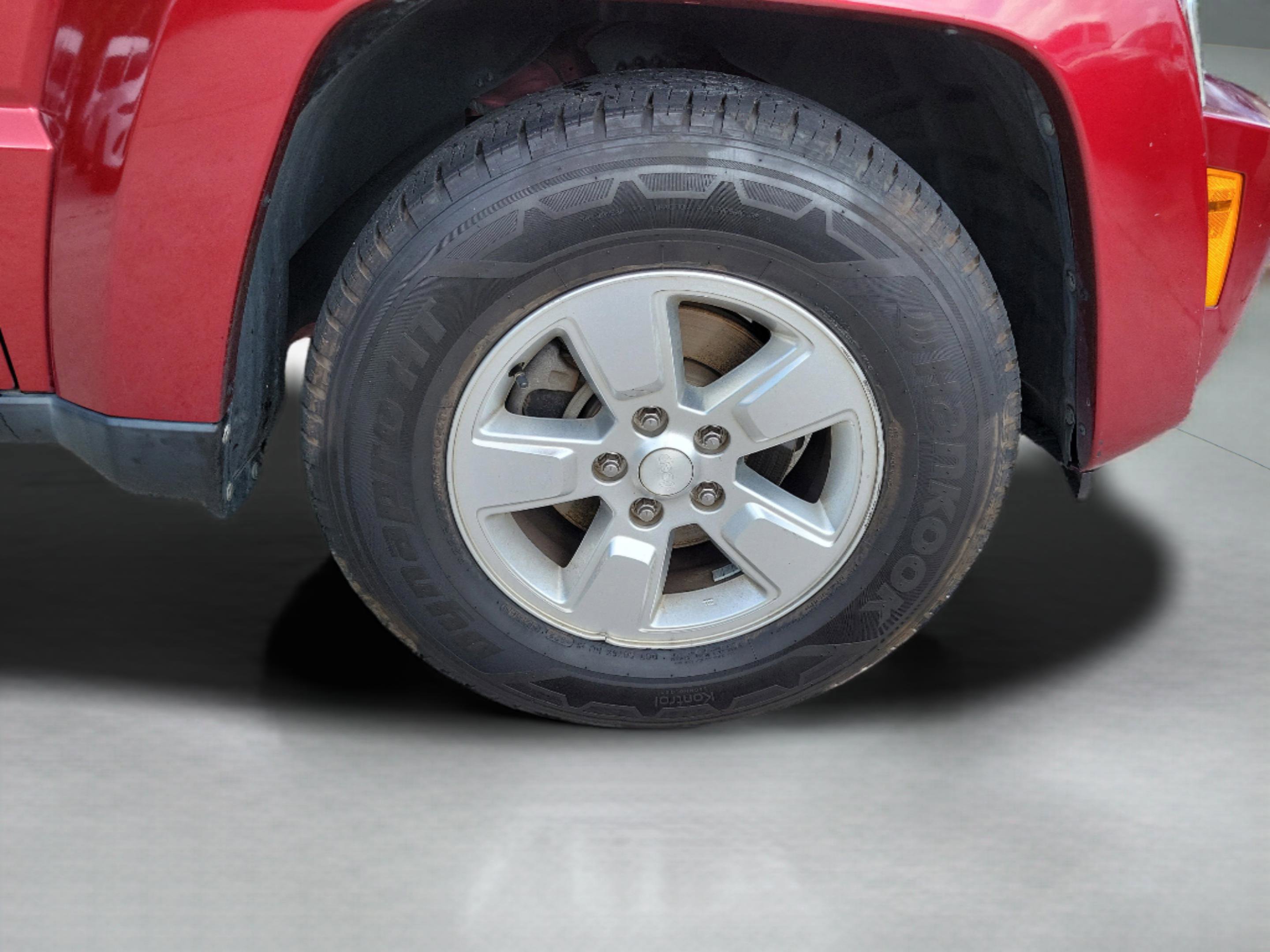 Used 2012 Jeep Liberty Sport AWD/4WD image 5