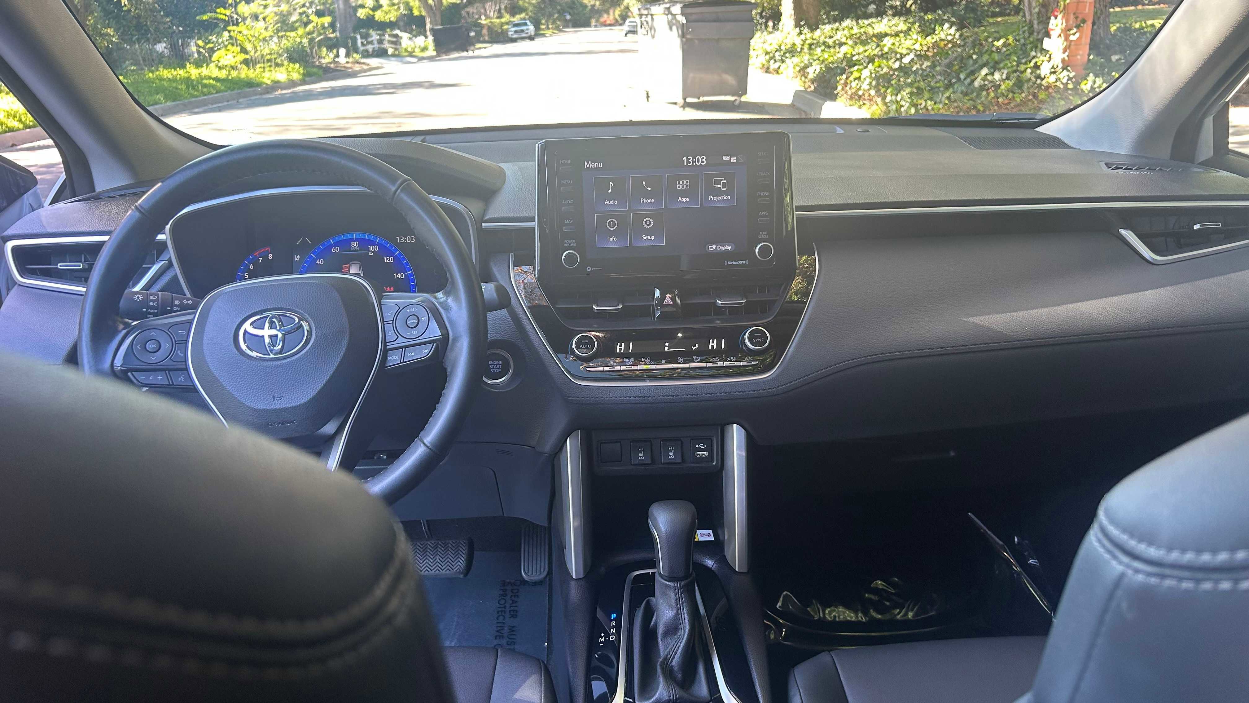 Used 2022 Toyota Corolla Cross XLE image 14