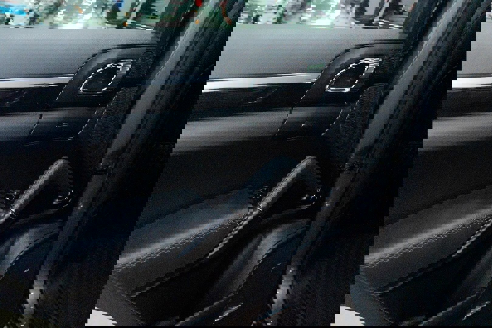 Used 2016 Porsche Cayenne image 24