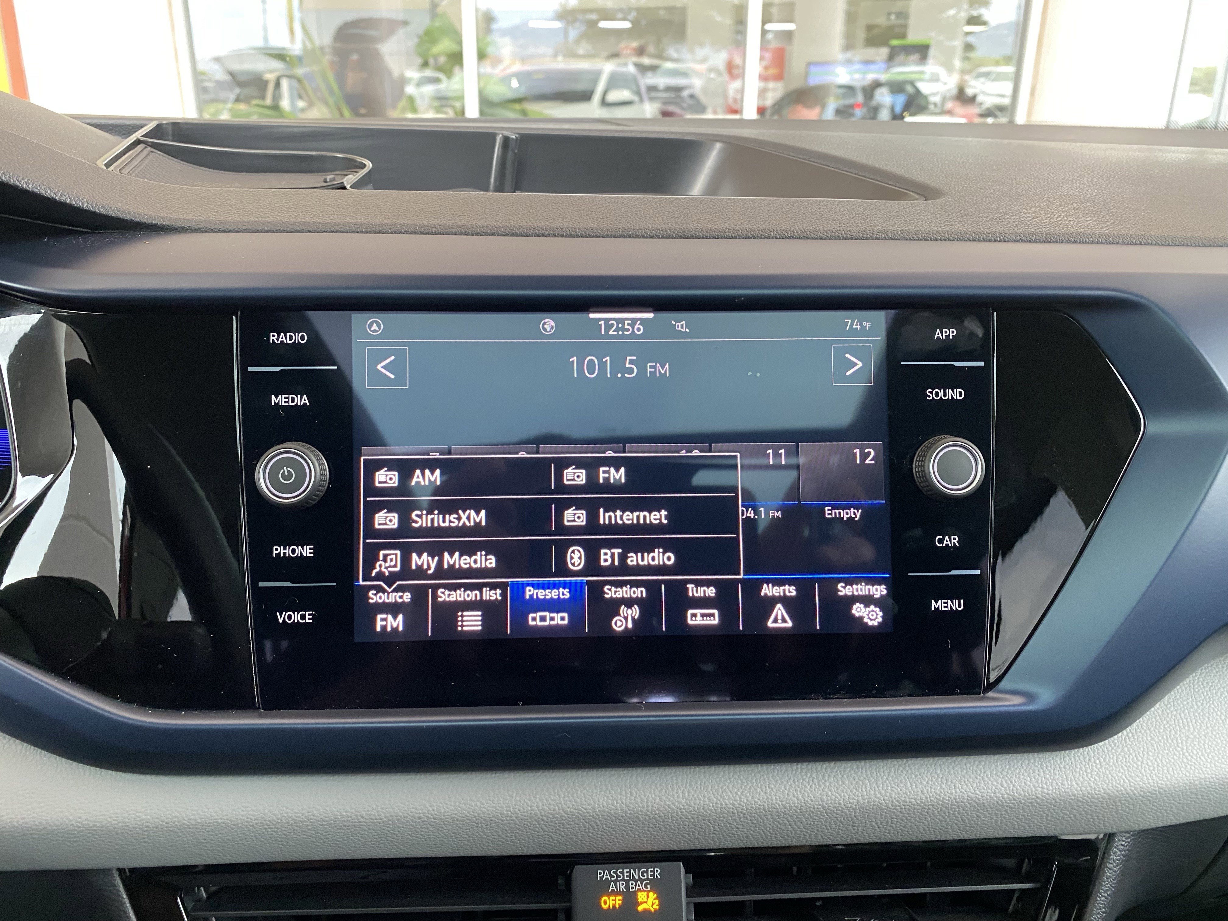 Used 2023 Volkswagen Taos SE w/ Panoramic Sunroof Package image 3