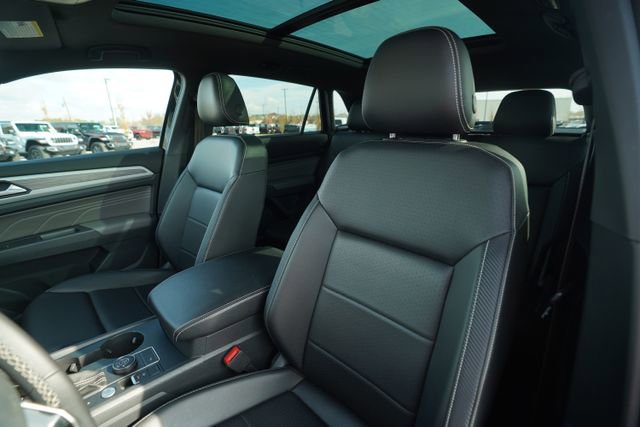 Used 2021 Volkswagen Atlas Cross Sport SE w/ Panoramic Sunroof Package image 35