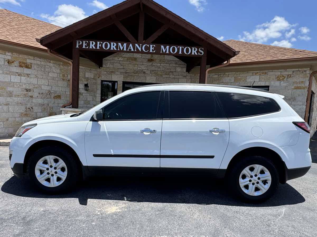 Used 2017 Chevrolet Traverse LS FWD image 2