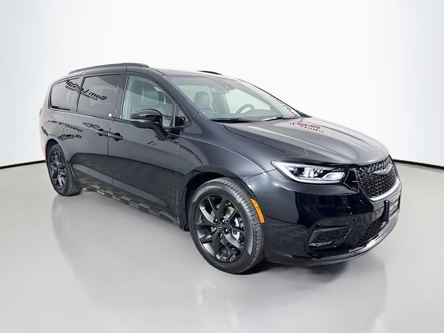 New 2026 Chrysler Pacifica Select w/ S Appearance Package FWD image 1