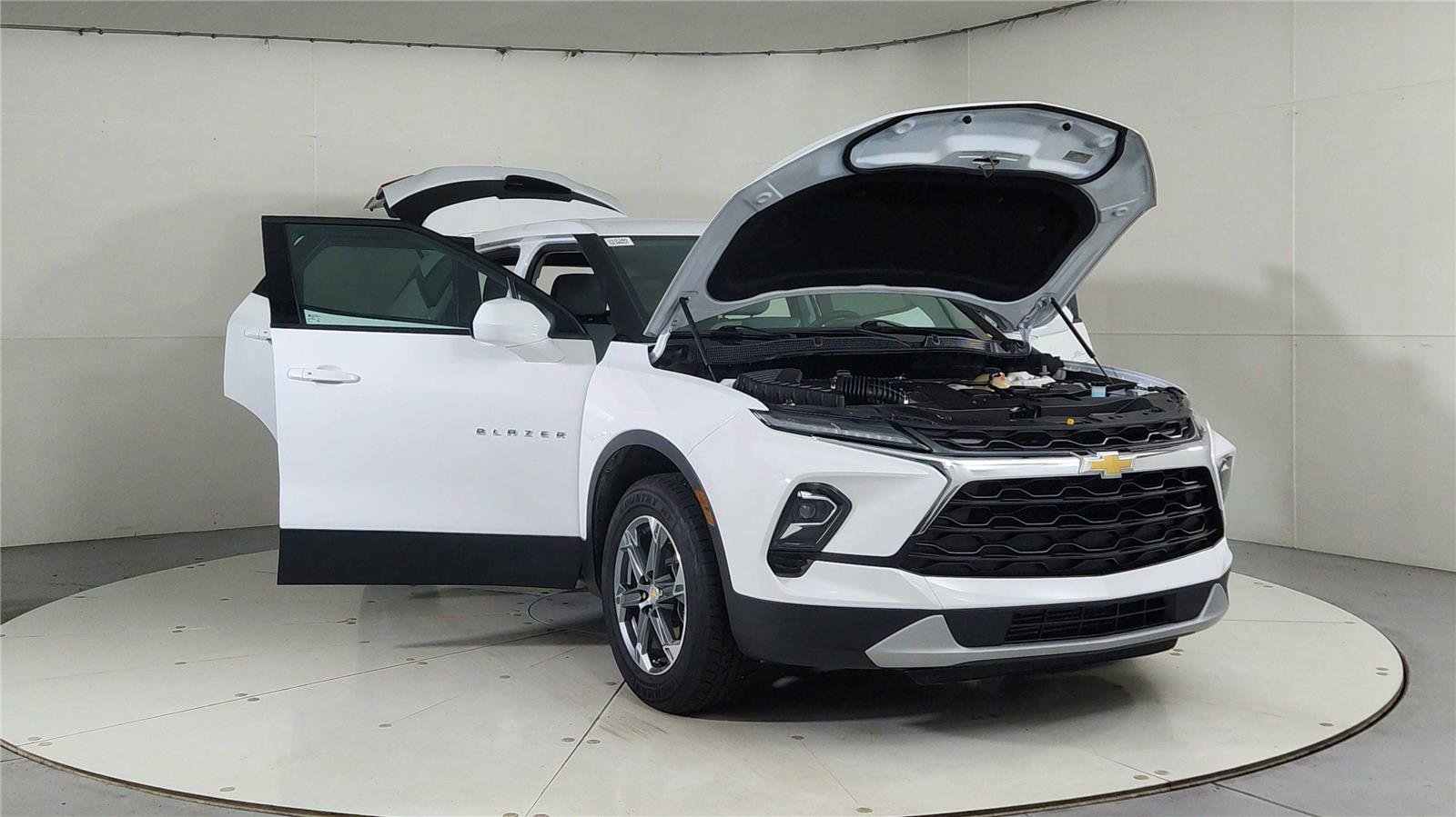 Used 2023 Chevrolet Blazer LT image 9