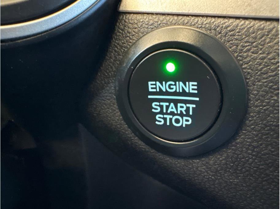 Used 2020 Ford Escape SE image 18