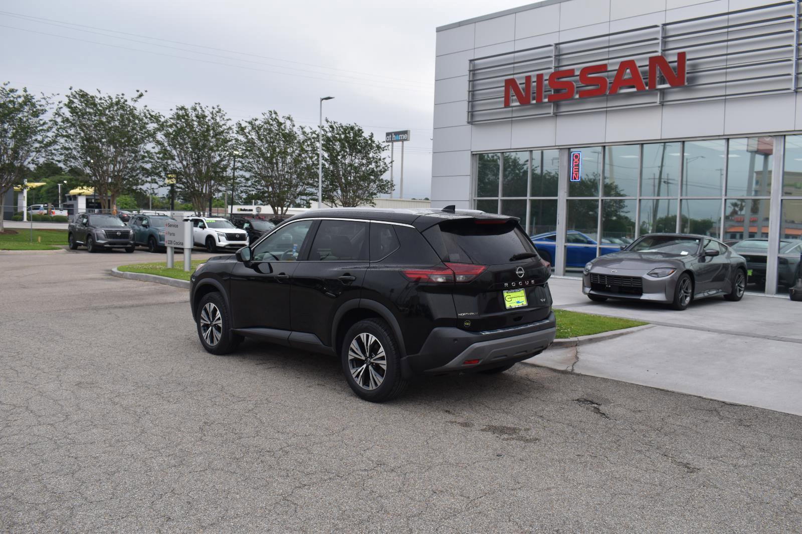 Used 2023 Nissan Rogue SV w/ SV Premium B Package FWD image 5