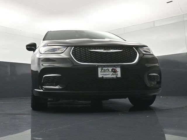 Certified 2025 Chrysler Pacifica Select AWD/4WD image 19
