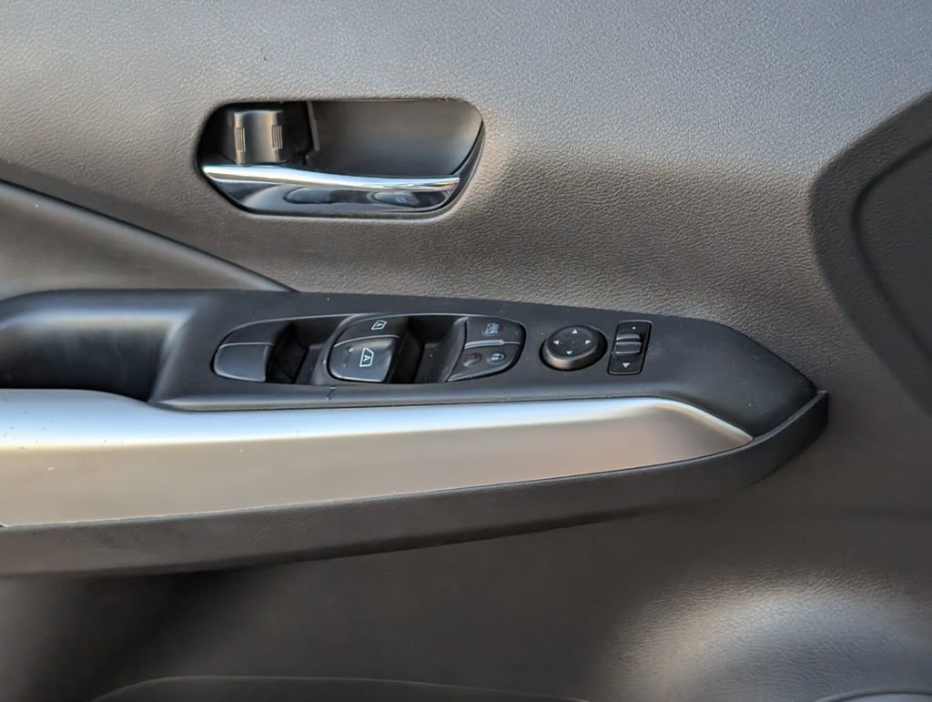 Used 2019 Nissan Kicks SR w/ SR Premium Package image 30