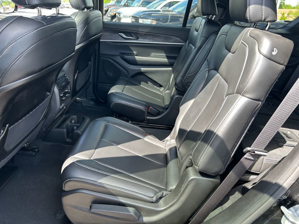 Certified 2025 Jeep Grand Cherokee L Limited w/ Black Appearance Package AWD/4WD image 25