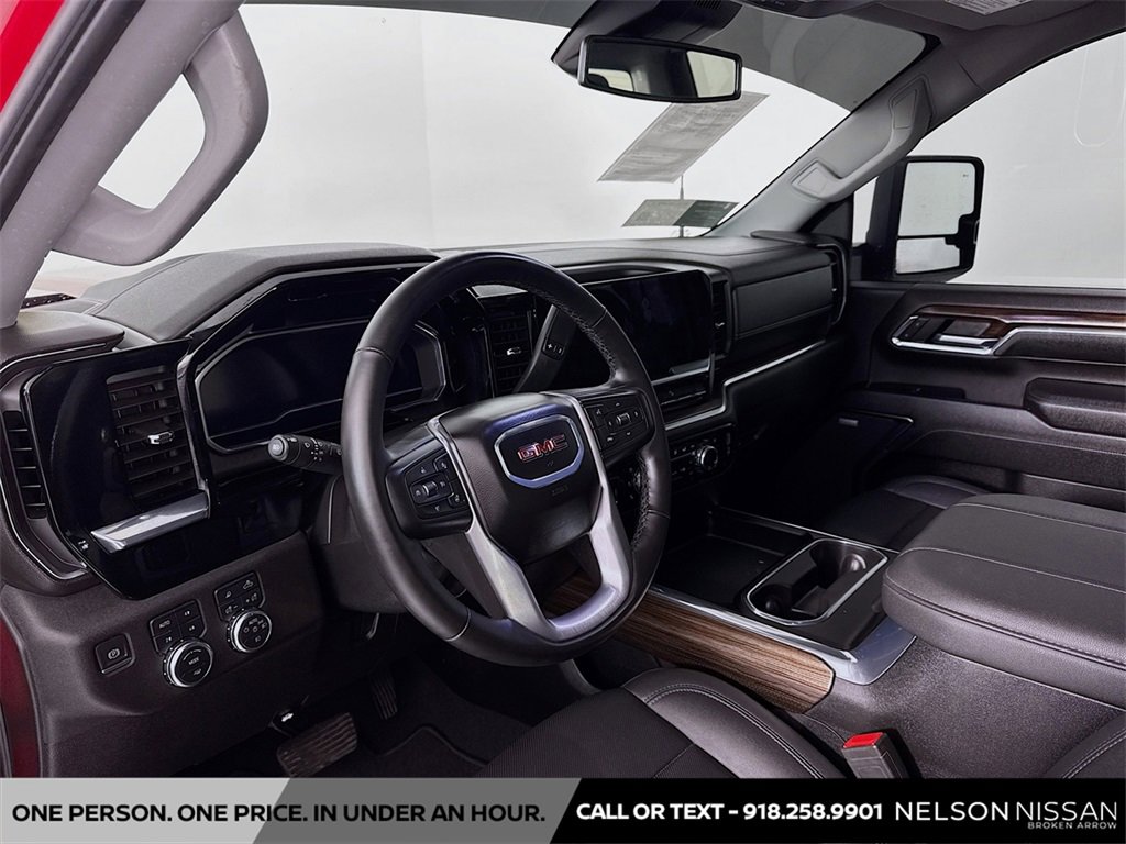 Used 2024 GMC Sierra 2500 SLT w/ SLT Premium Package image 9
