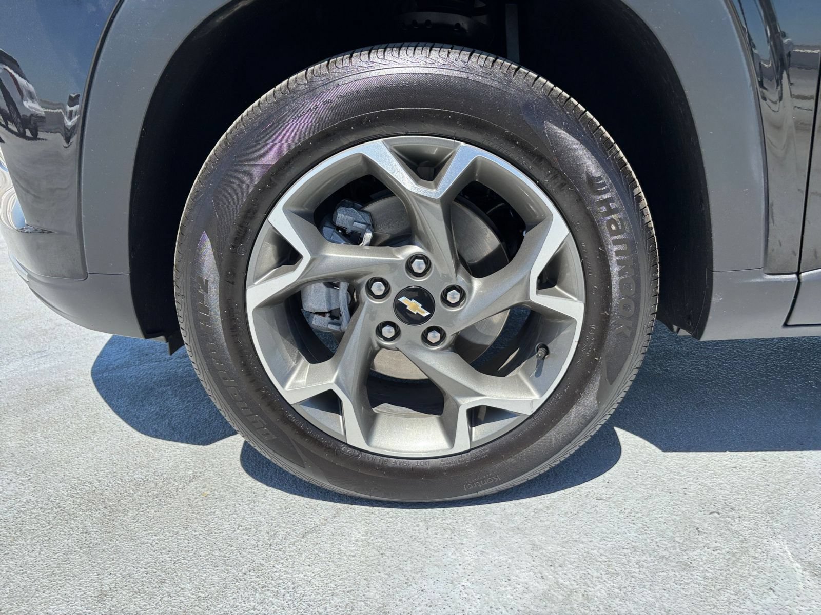 Used 2025 Chevrolet Trax LT FWD image 29