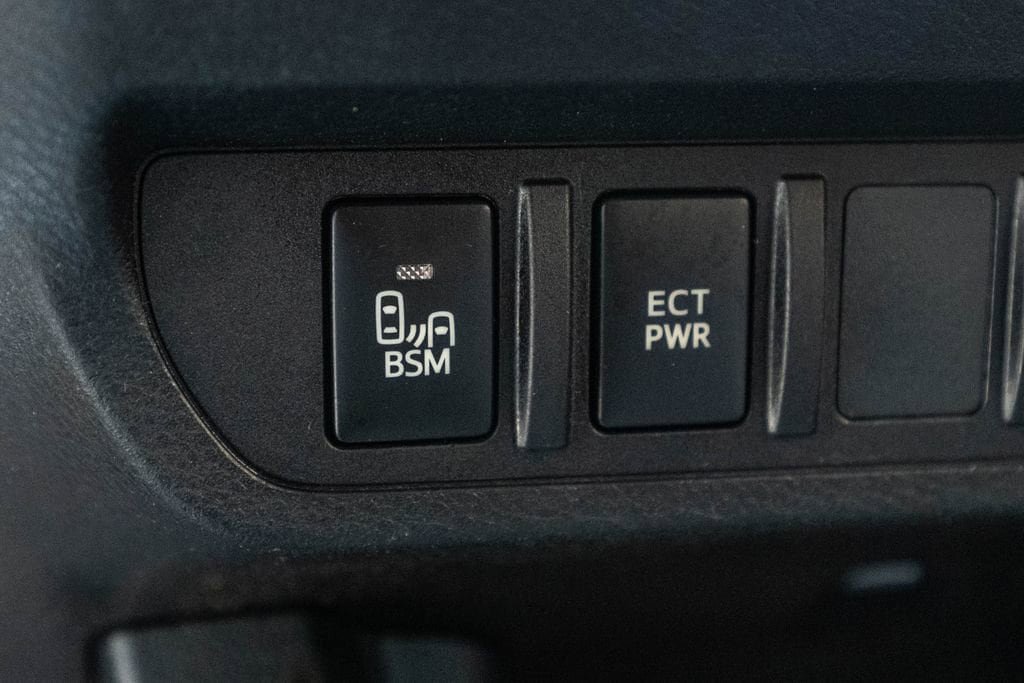 Used 2020 Toyota Tacoma SR5 w/ Technology Package AWD/4WD image 24