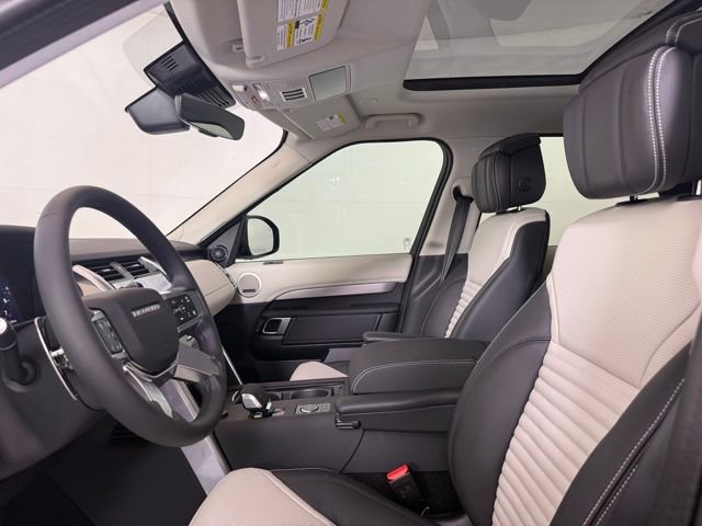 Certified 2025 Land Rover Discovery Dynamic SE image 33