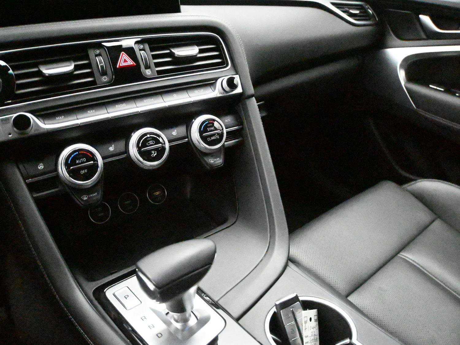 Used 2022 Genesis G70 2.0T image 4