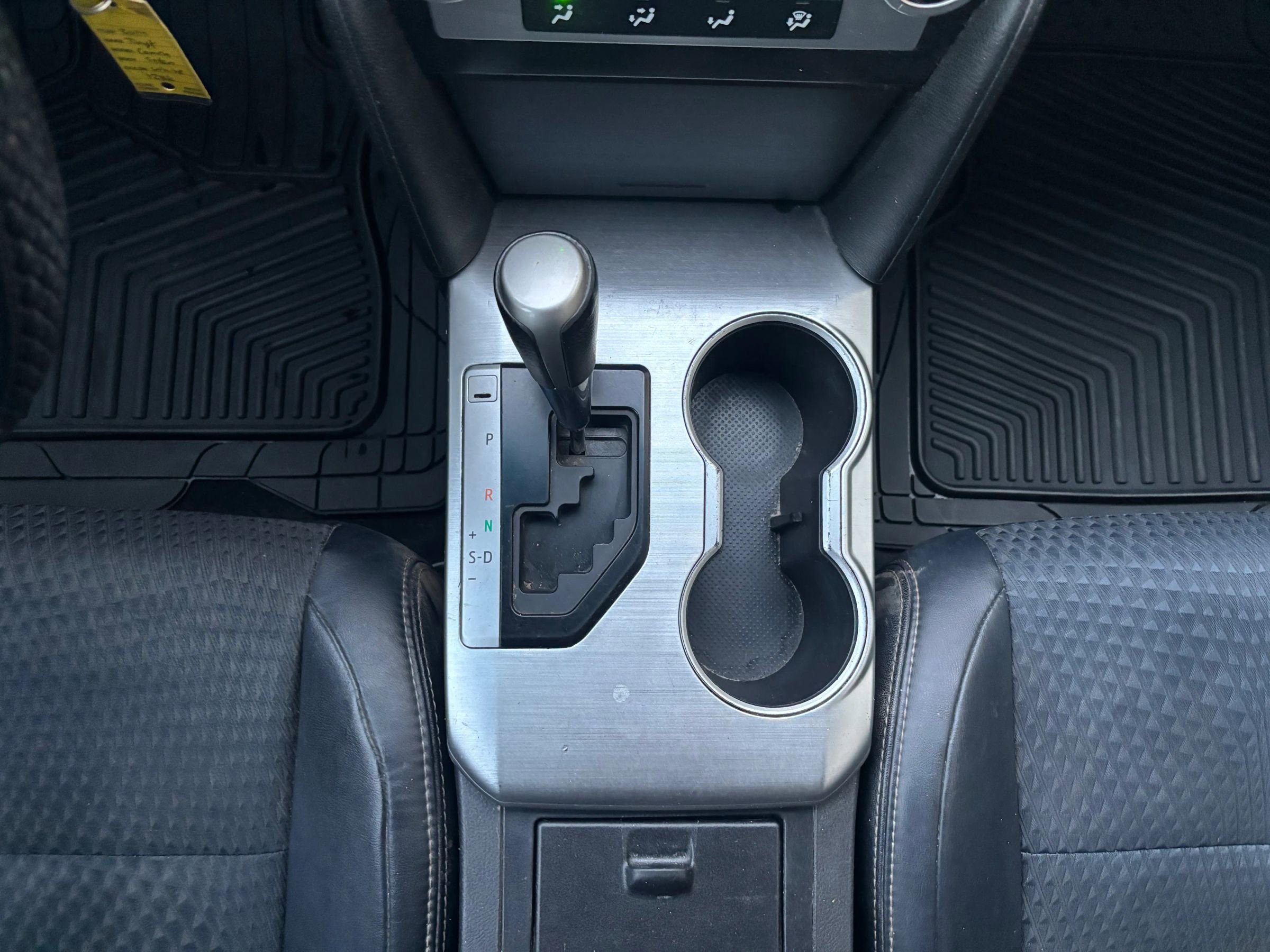 Used 2014 Toyota Camry SE image 18