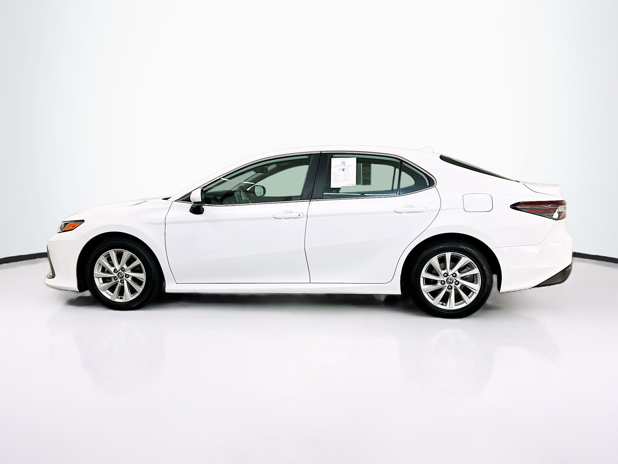 Used 2024 Toyota Camry LE FWD image 4