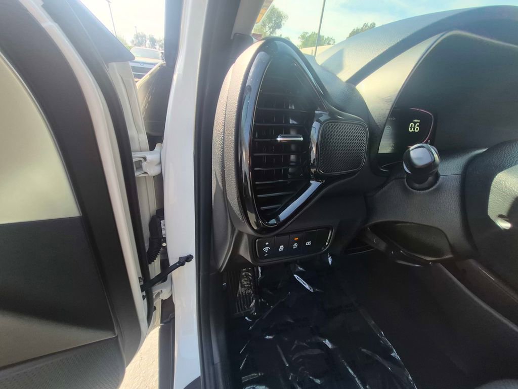 Used 2023 Kia Soul S image 17