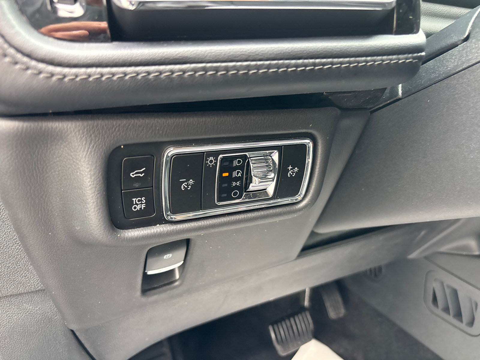 Certified 2023 Lincoln Nautilus AWD w/ Premium Package image 14