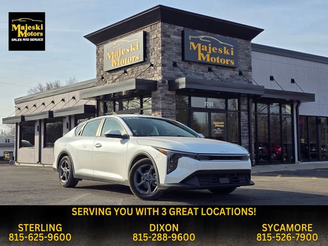 Used 2025 Kia K4 LXS image 1