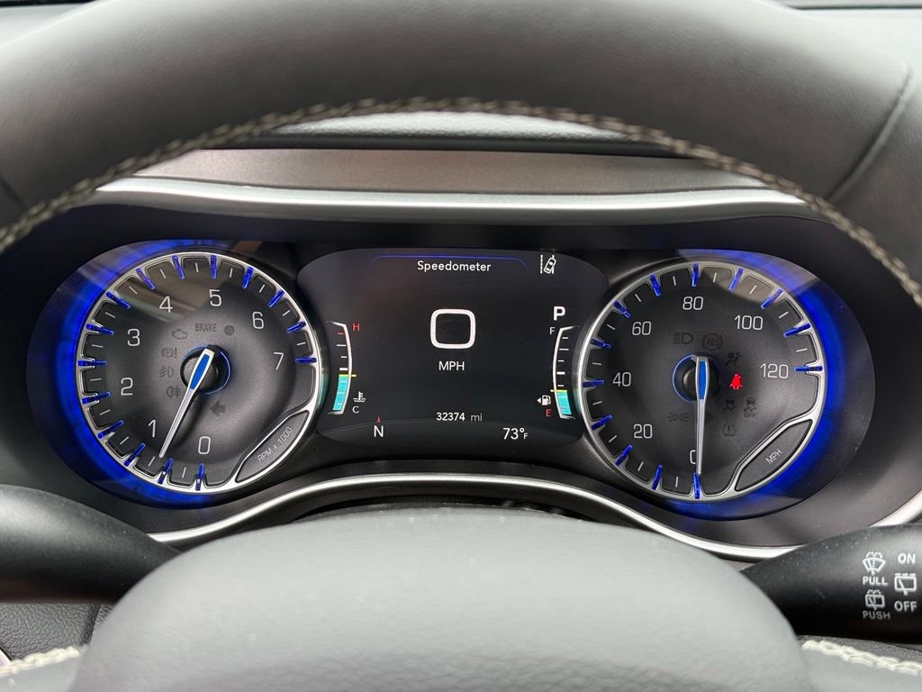 Used 2024 Chrysler Pacifica Touring-L FWD image 32
