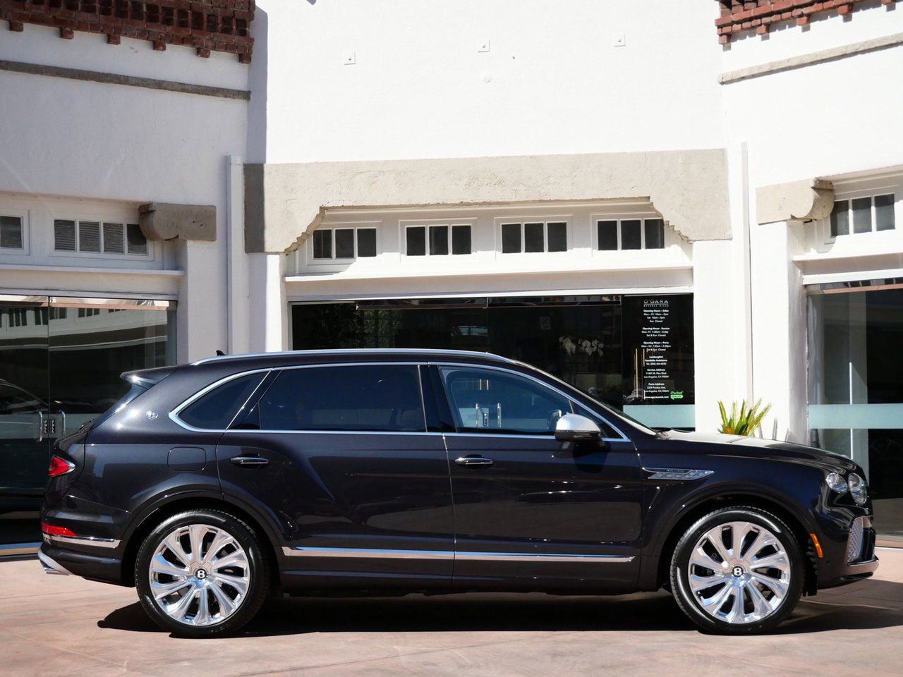 Used 2025 Bentley Bentayga Extended Wheelbase AWD/4WD image 5
