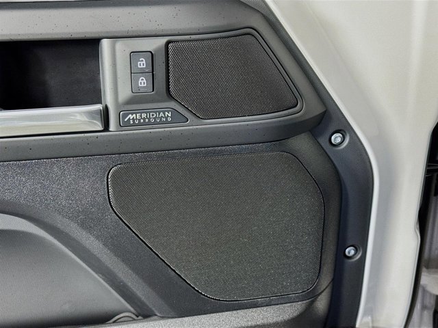 New 2026 Land Rover Defender 130 X-Dynamic SE image 21