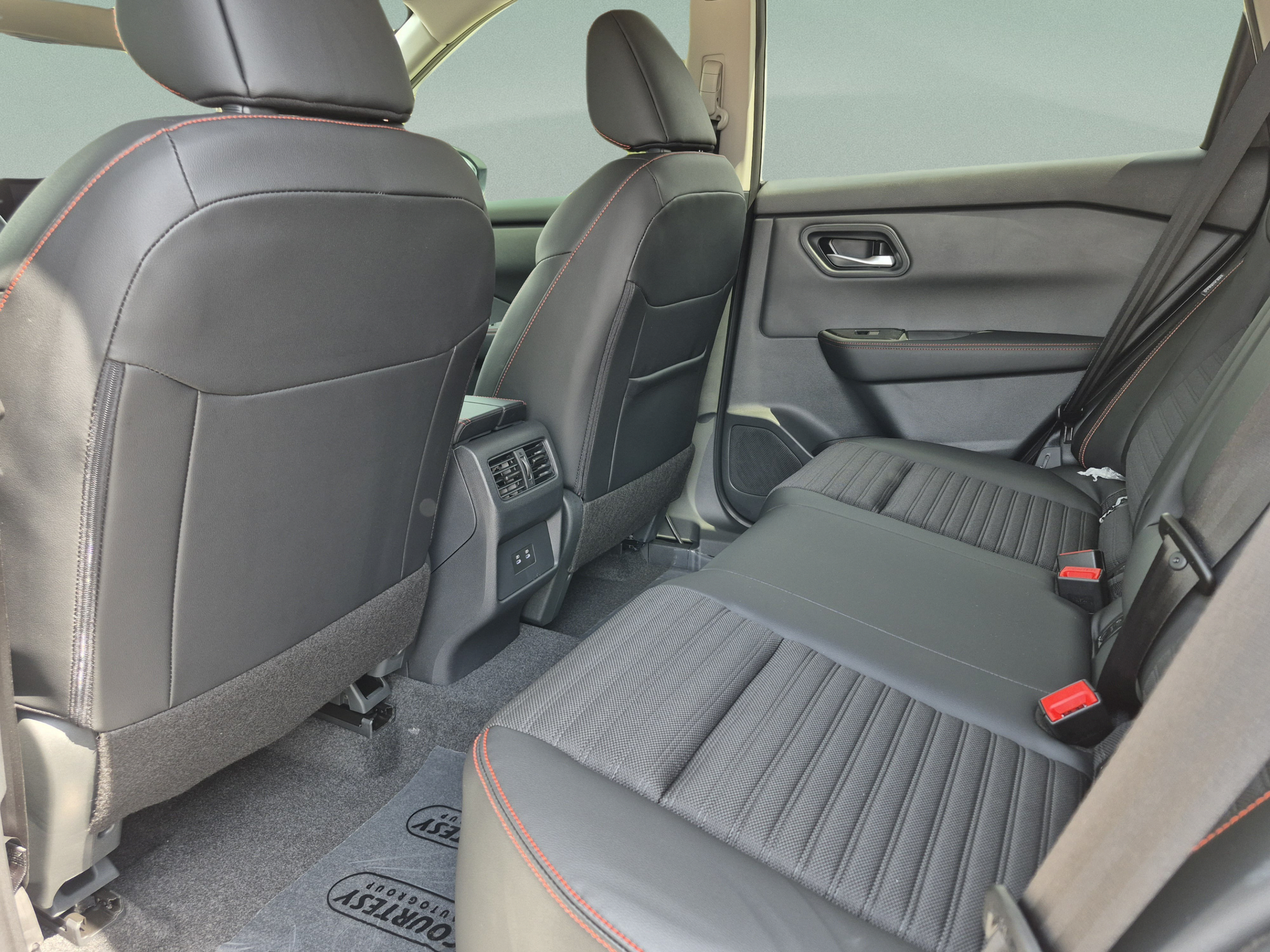 New 2026 Nissan Rogue SV AWD/4WD image 17