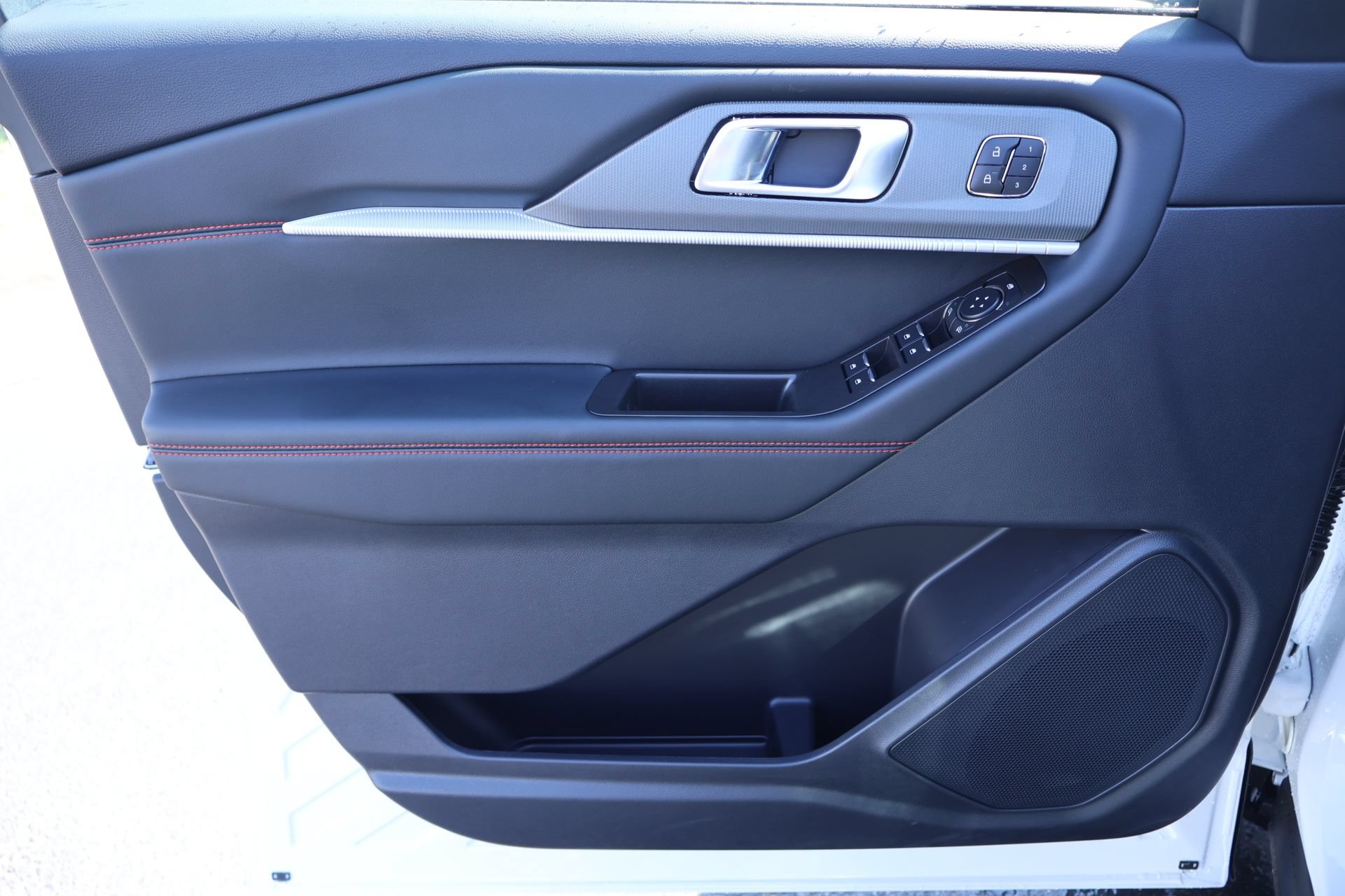 New 2026 Ford Explorer ST-Line w/ ST-Line Street Pack AWD/4WD image 17