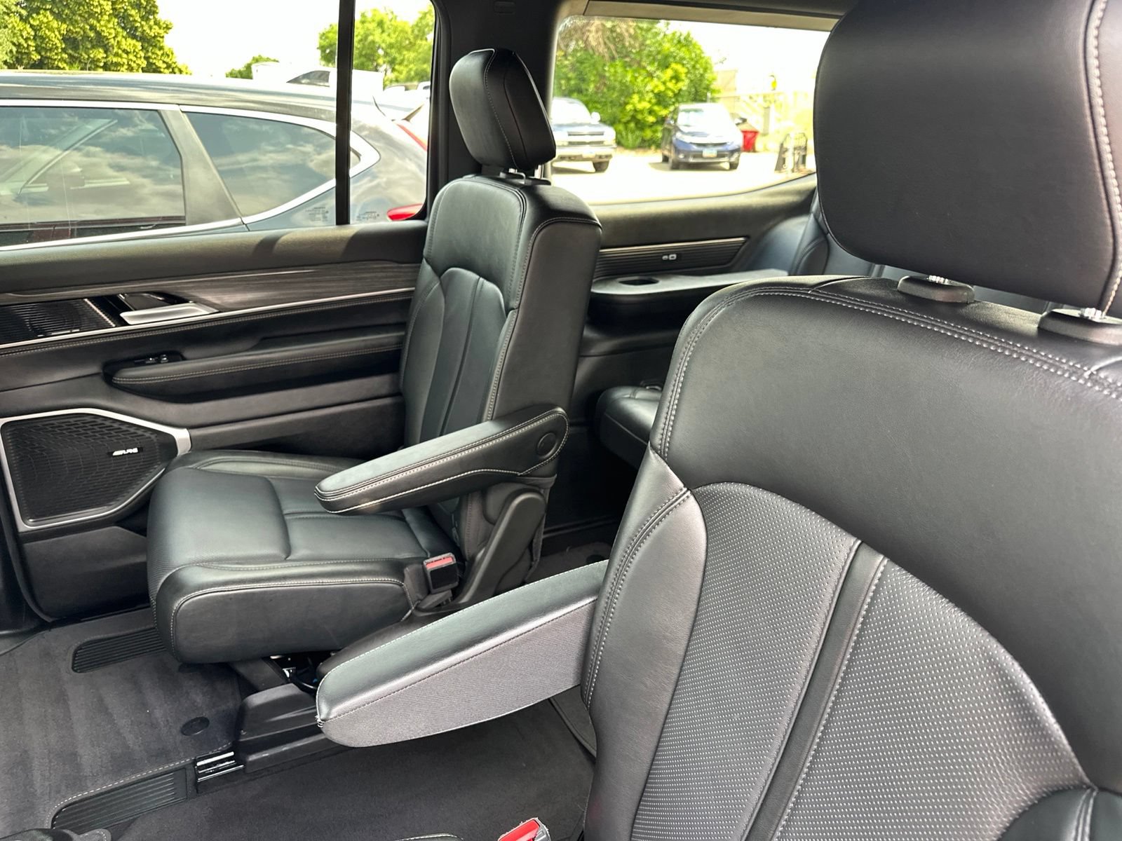 Used 2024 Jeep Wagoneer Series II AWD/4WD image 22
