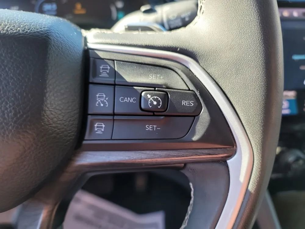 Used 2022 Jeep Grand Cherokee Limited 4xe w/ Luxury Tech Group II image 19