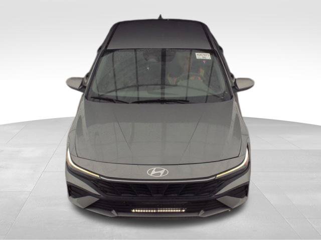 Used 2024 Hyundai Elantra SEL FWD image 3