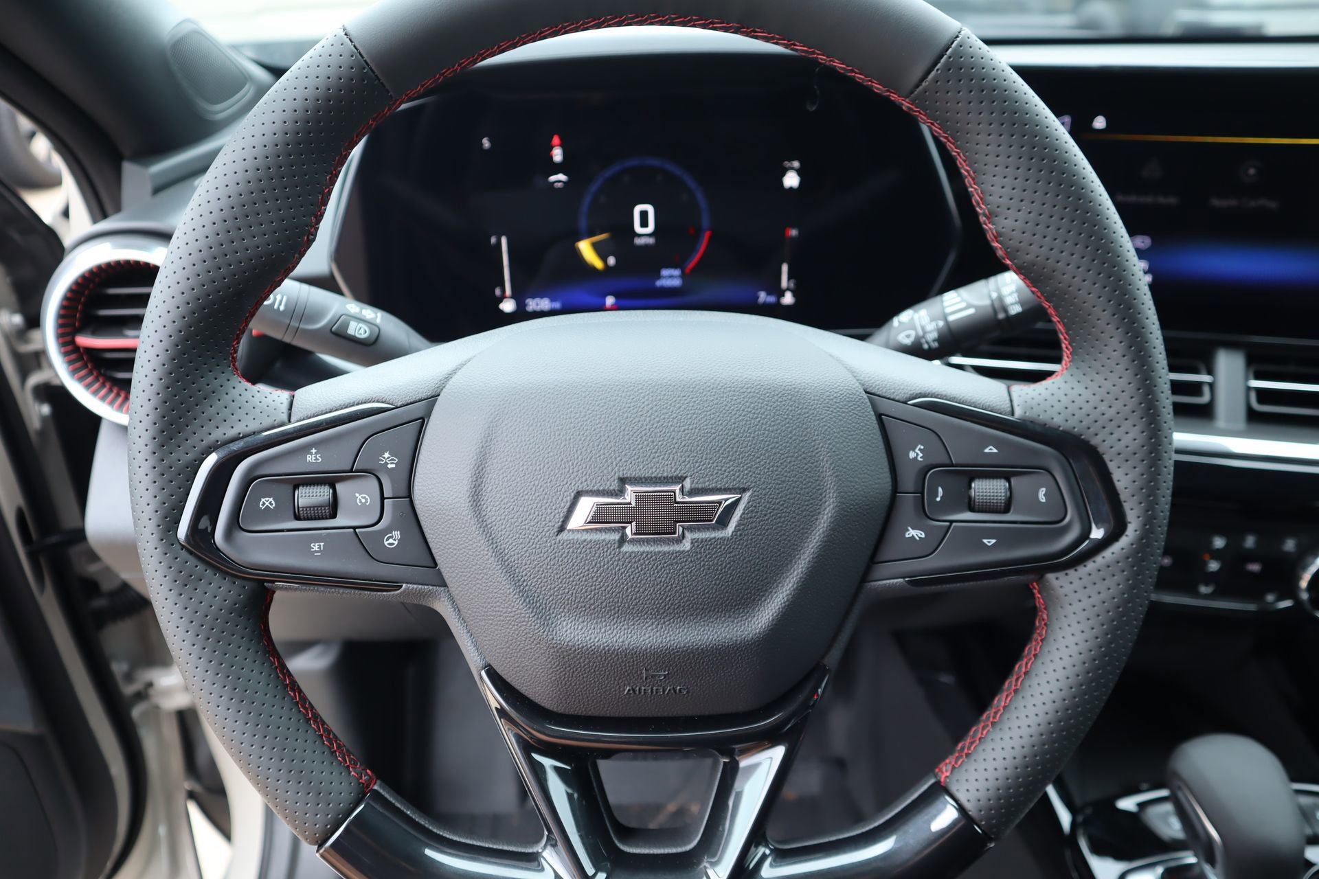 New 2026 Chevrolet Trax RS w/ Sunroof Package FWD image 4